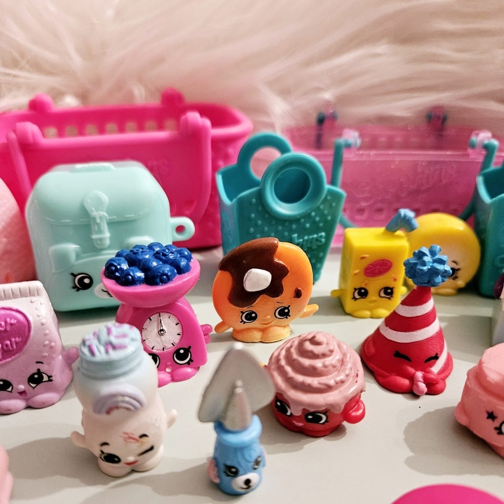 Shopkins Lot - Picture 3 of 7